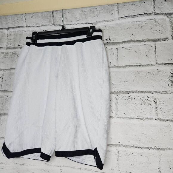CSG. Mid-Rise Solid Relaxed Fit Athletic Shorts White & Black Medium - Picture 3 of 12